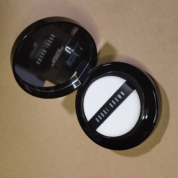 Bobbi Brown • Medium to Dark • Skin Foundation Cusion Compact • SPF 35 - Picture 2 of 4